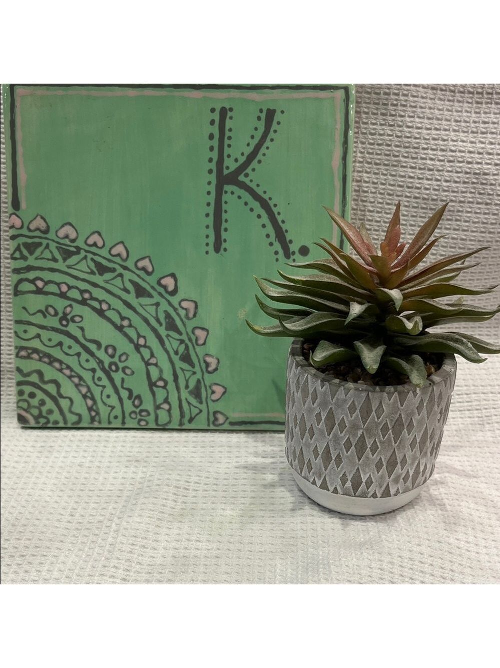 🛍️3/$30 Or 2/$20 🛍️ NEW Letter K Green Floral Ceramic Accent Tile Trivet 8”x8”